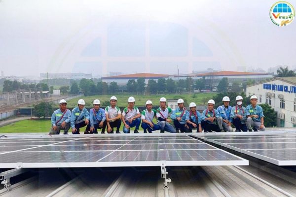 Đội ngũ công ty năng lượng mặt trời Vinasol tại dự án